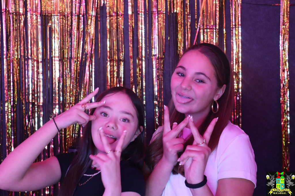 ../Images/Jeugd Opwarmbal Photobooth 262.jpg